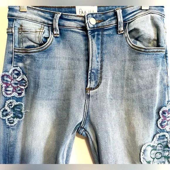 Oli & Hali High Waisted Floral Embroidered Boho Flare Jeans. Light Wash. Sz Med - Picture 3 of 8
